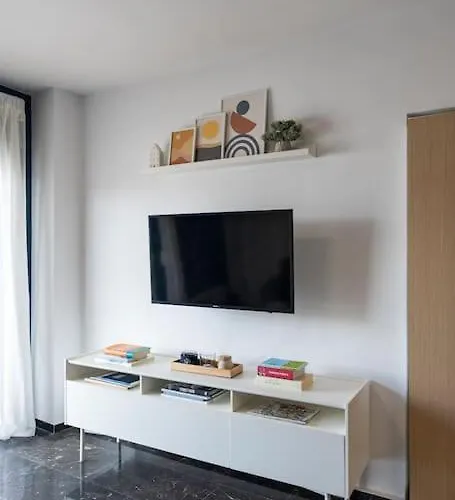 'core' Modern Living Apartment, Rhodes Center