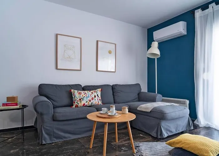 'core' Modern Living Apartment, Rhodes Center *