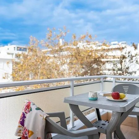 'core' Modern Living Apartment, Rhodes Center *